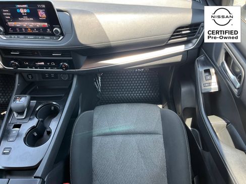 Certified 2025 Nissan Rogue SV FWD image 15