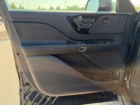 Used 2025 Lincoln Aviator AWD w/ Jet Appearance Package image 13
