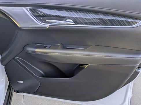 Used 2023 Cadillac XT6 Premium Luxury w/ Technology Package image 34