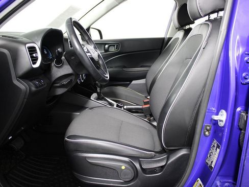 Used 2023 Hyundai Venue Limited FWD image 8