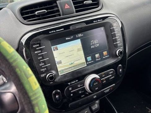 Used 2015 Kia Soul ! w/ Sun & Sound Package FWD image 7