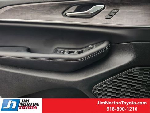 Used 2025 Jeep Grand Cherokee Limited w/ Luxury Tech Group II image 26