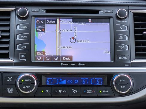 Used 2019 Toyota Highlander Limited FWD image 15