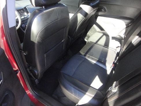 Used 2018 Chevrolet Trax LT w/ LT Convenience Package image 11