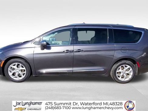 Used 2020 Chrysler Pacifica Limited image 5