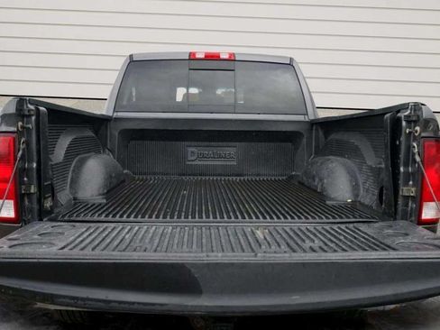Used 2017 RAM 1500 Classic SLT AWD/4WD image 10