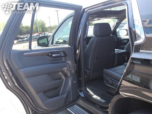 Used 2025 Chevrolet Tahoe High Country AWD/4WD image 22