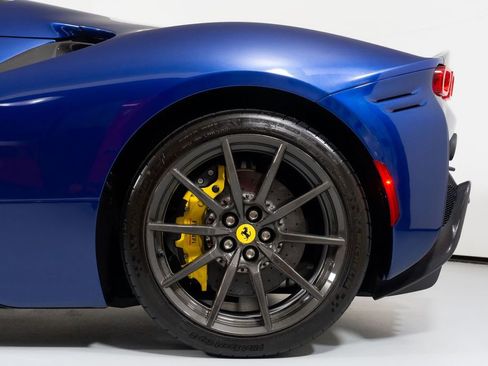 Used 2022 Ferrari SF90 Spider image 14