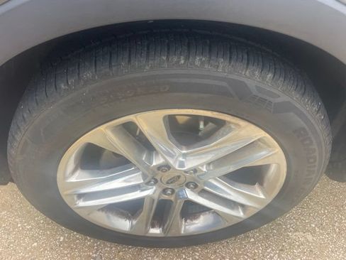 Used 2017 Ford Explorer Limited w/ Equipment Group 301A FWD image 10