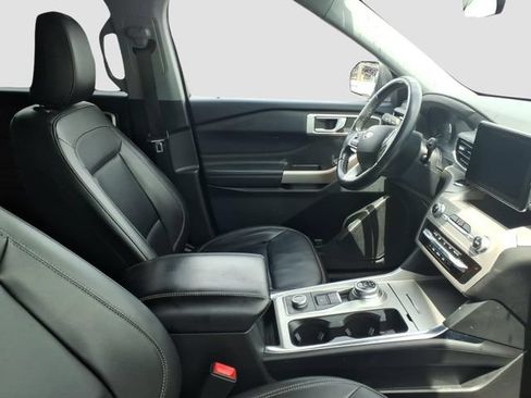 Used 2023 Ford Explorer XLT w/ Equipment Group 202A AWD/4WD image 11