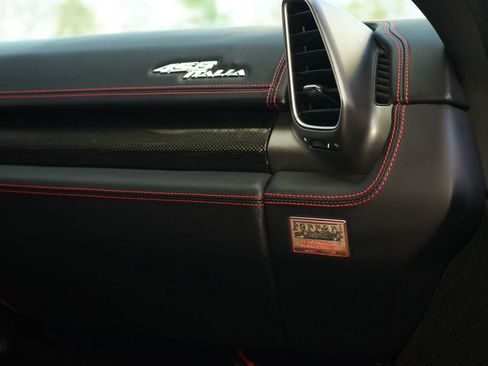 Used 2011 Ferrari 458 Italia Base image 23