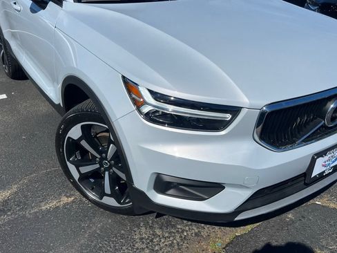 Used 2021 Volvo XC40 T5 Momentum w/ Climate Package AWD/4WD image 2