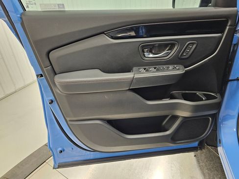 Certified 2025 Honda Pilot TrailSport image 37