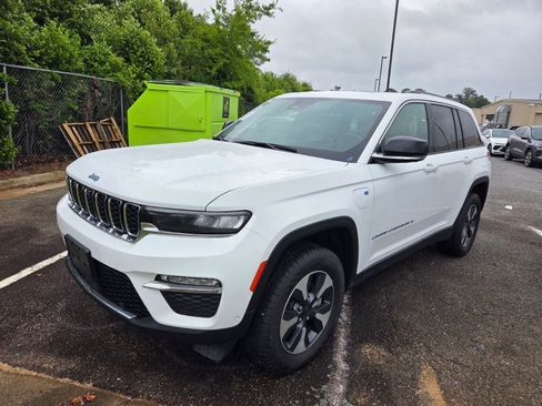 Used 2022 Jeep Grand Cherokee Limited 4xe w/ Luxury Tech Group II AWD/4WD image 3