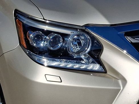 Used 2015 Lexus GX 460 image 11