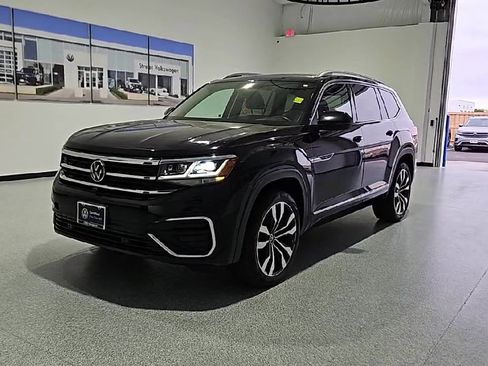 Certified 2022 Volkswagen Atlas SEL Premium AWD/4WD image 4