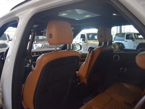 Used 2017 Land Rover Discovery HSE image 59