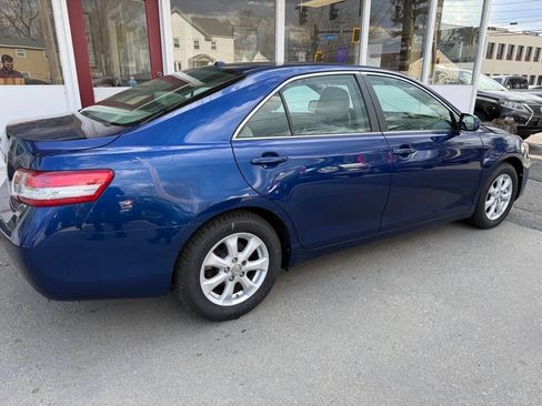 Used 2011 Toyota Camry LE image 18