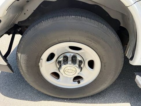 Used 2019 Chevrolet Express 3500 LT w/ LT Preferred Equipment Group RWD image 30
