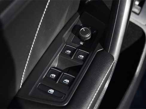 Certified 2022 Volkswagen Tiguan SE w/ Panoramic Sunroof Package image 8