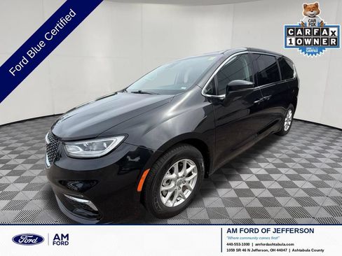 Used 2023 Chrysler Pacifica Touring-L FWD image 1