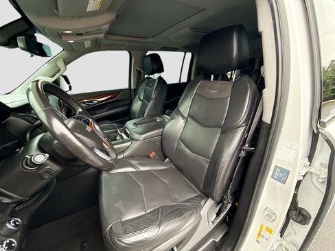 Used 2020 Cadillac Escalade ESV Luxury image 22