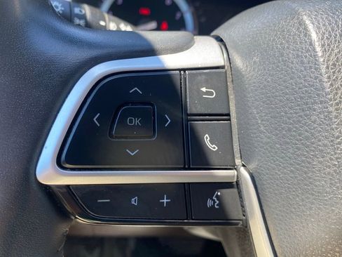 Used 2022 Toyota Highlander XLE AWD/4WD image 27