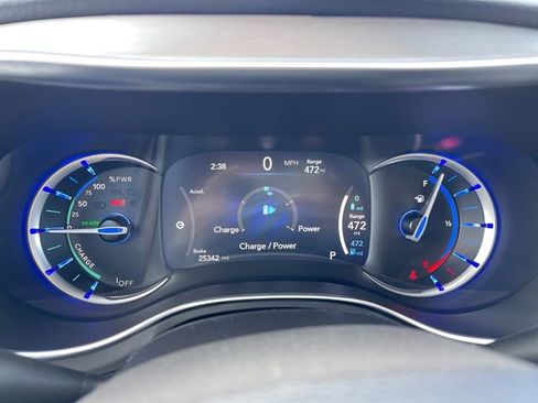 Used 2024 Chrysler Pacifica Premium FWD image 32