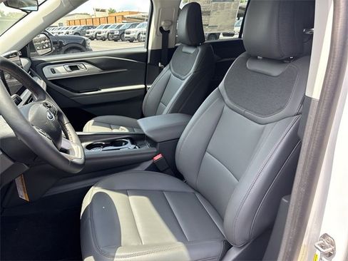 New 2025 Ford Explorer Active w/ Active Comfort Package image 11
