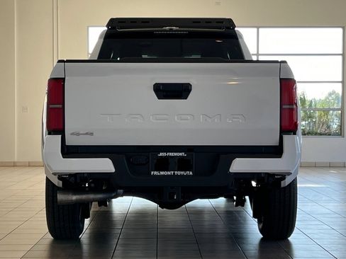 Certified 2025 Toyota Tacoma SR5 AWD/4WD image 6