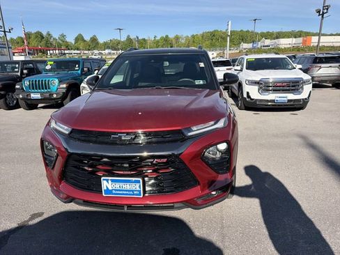 Used 2023 Chevrolet TrailBlazer RS w/ Sun and Liftgate Package AWD/4WD image 2