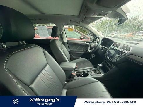 Used 2024 Volkswagen Tiguan SE w/ Panoramic Sunroof Package AWD/4WD image 20