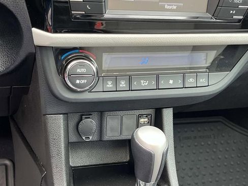 Used 2016 Toyota Corolla LE image 30