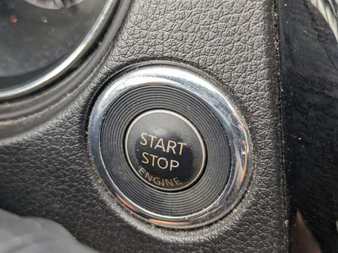 Used 2019 Nissan Rogue SV image 12