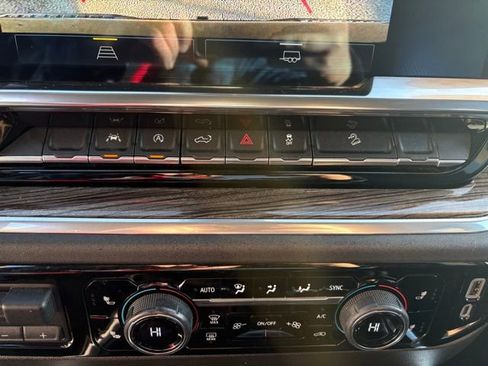 Used 2023 Chevrolet Silverado 1500 RST image 18