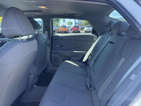 Used 2025 Hyundai Elantra SEL FWD image 12