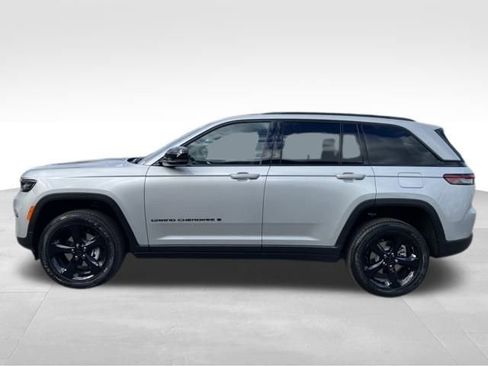 New 2025 Jeep Grand Cherokee Altitude image 10