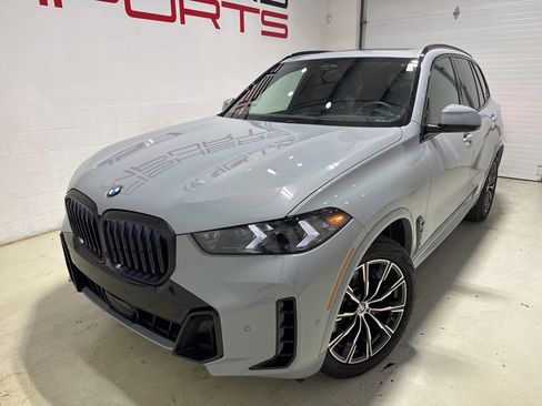 Used 2025 BMW X5 xDrive40i w/ M Sport Package image 2