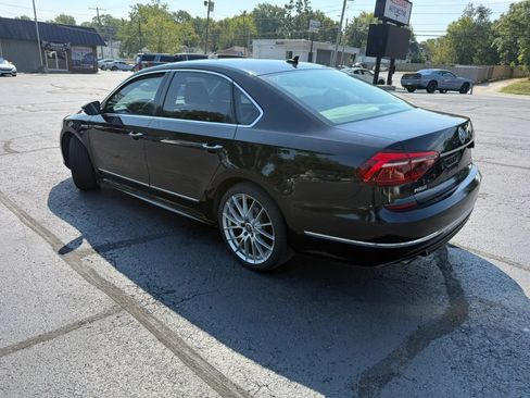 Used 2017 Volkswagen Passat 1.8T R-Line FWD image 5