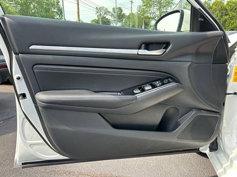 Certified 2023 Nissan Altima 2.5 SV w/ SV Premium Package image 9