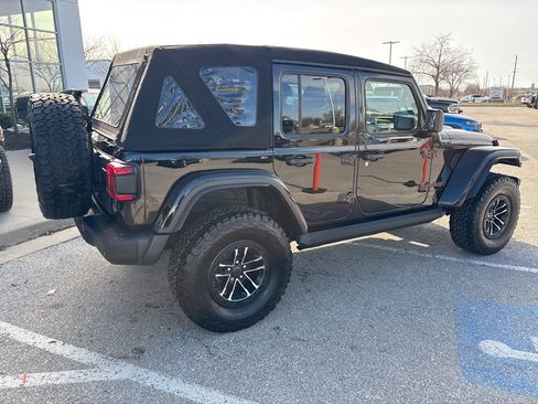 Used 2024 Jeep Wrangler Unlimited Rubicon image 32