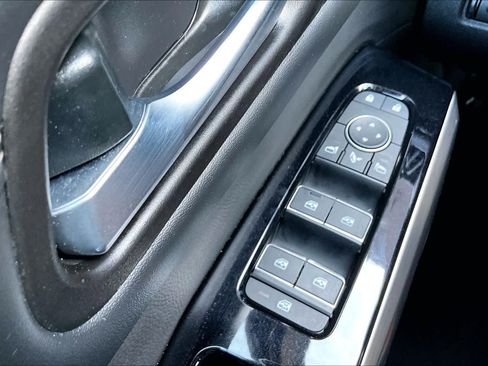 Certified 2025 Nissan Pathfinder Platinum FWD image 35