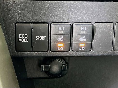 Used 2015 Toyota RAV4 Limited AWD/4WD image 21