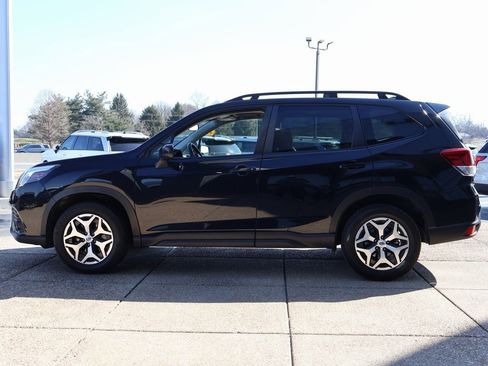 Used 2023 Subaru Forester Premium image 3
