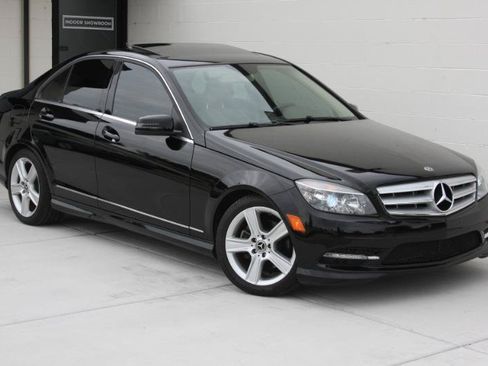 Used 2011 Mercedes-Benz C 300 4MATIC Sedan image 4