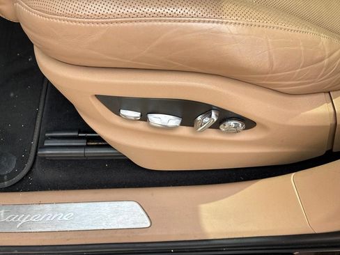 Used 2019 Porsche Cayenne AWD/4WD image 18