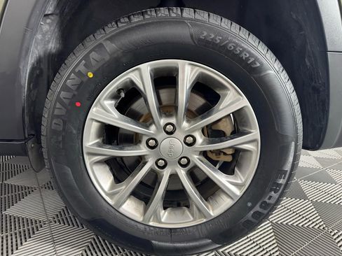 Used 2021 Jeep Cherokee Latitude Lux w/ Sun & Sound Group image 47