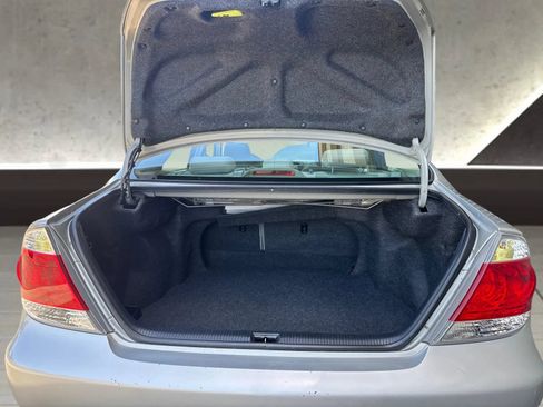 Used 2005 Toyota Camry LE FWD image 90