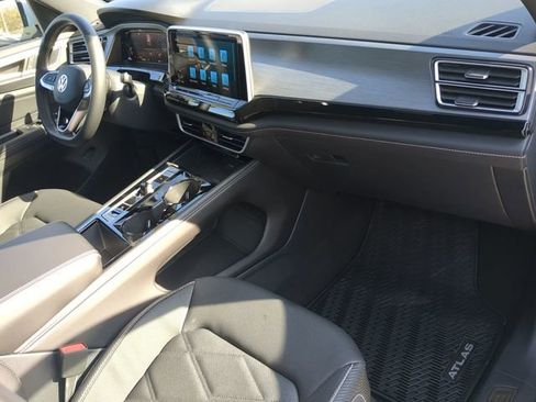 New 2026 Volkswagen Atlas Cross Sport SE w/ Panoramic Sunroof Package image 13