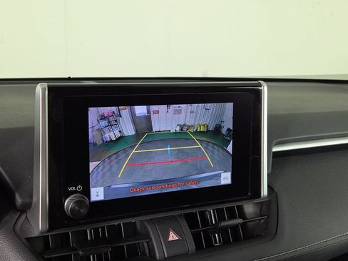 Used 2025 Toyota RAV4 XLE AWD/4WD image 18